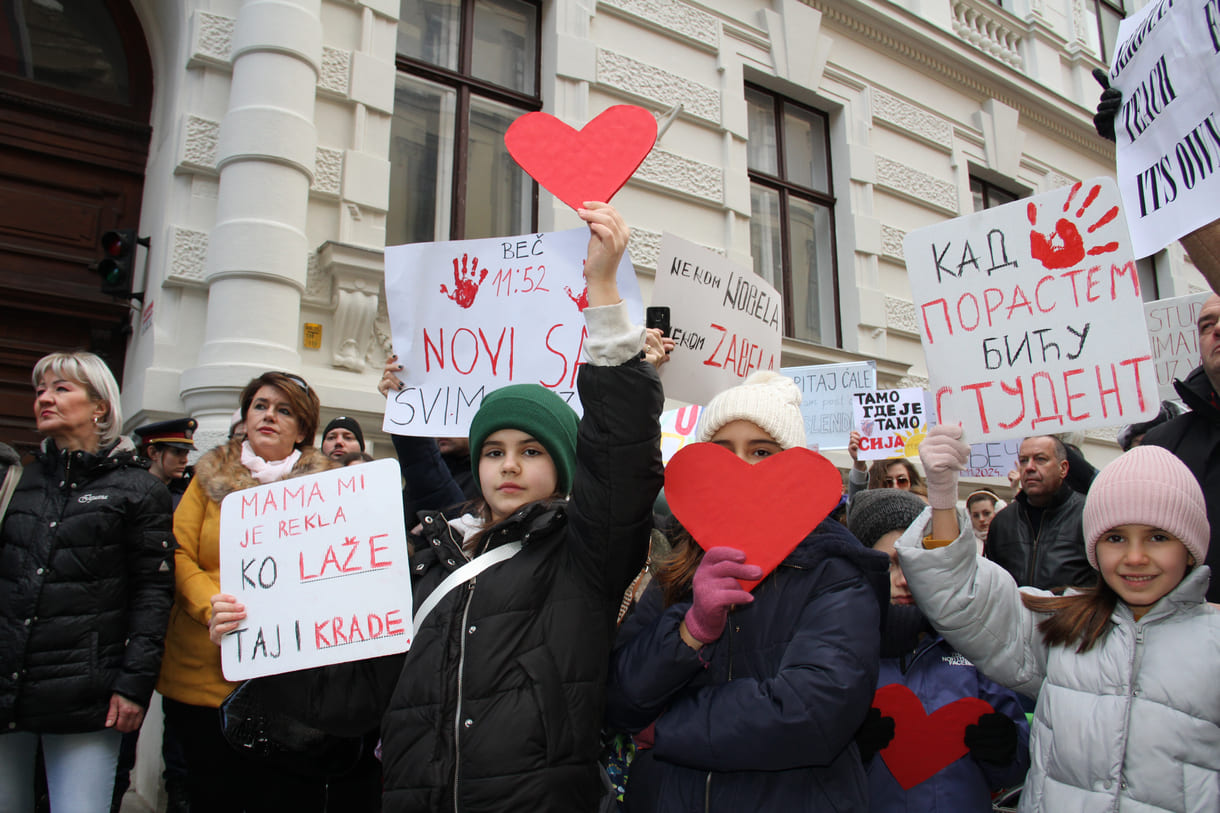 Kinder trauern um Alterskollegin und protestieren