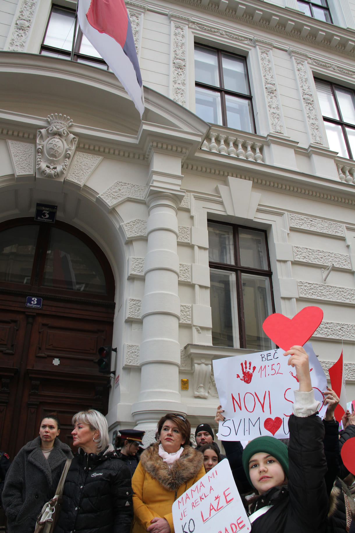 Kinder trauern um Alterskollegin und protestieren