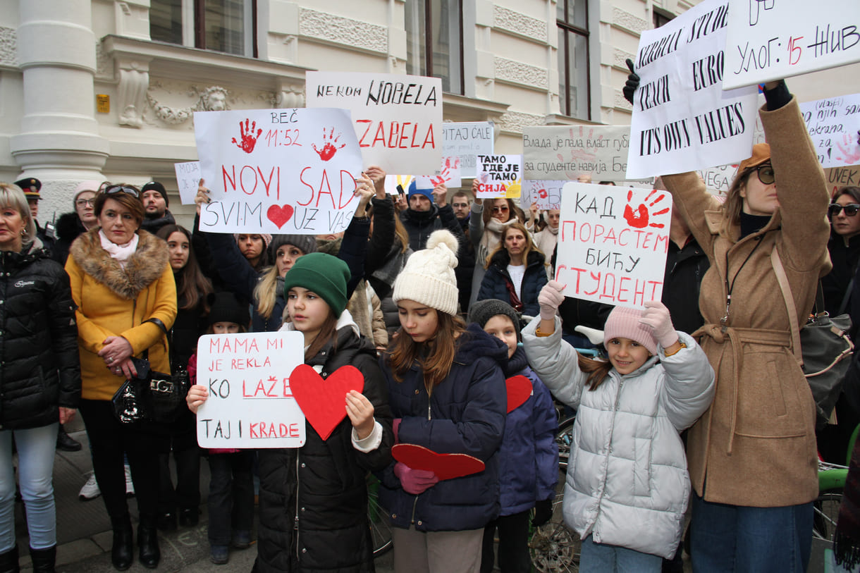 Kinder trauern um Alterskollegin und protestieren