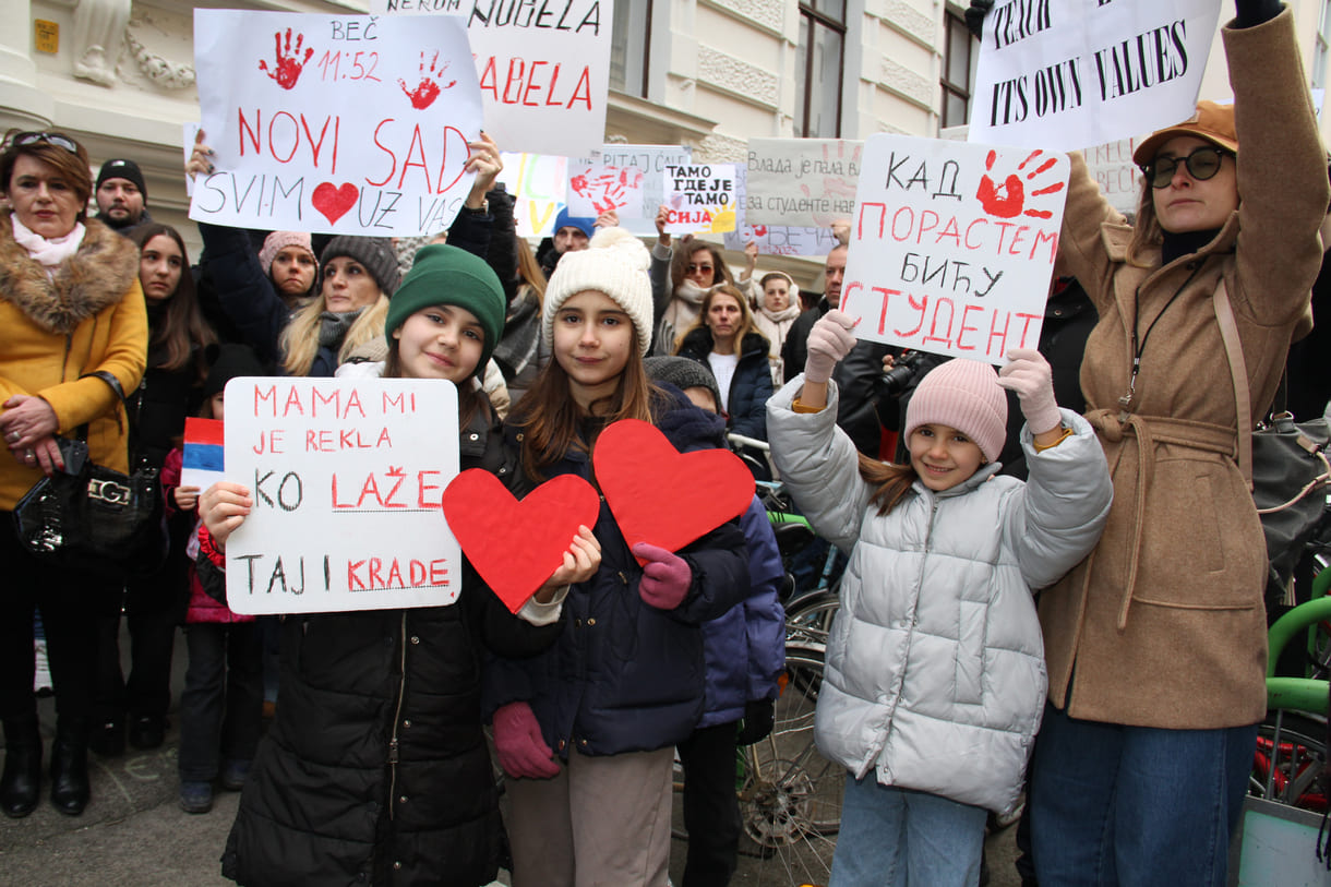 Kinder trauern um Alterskollegin und protestieren