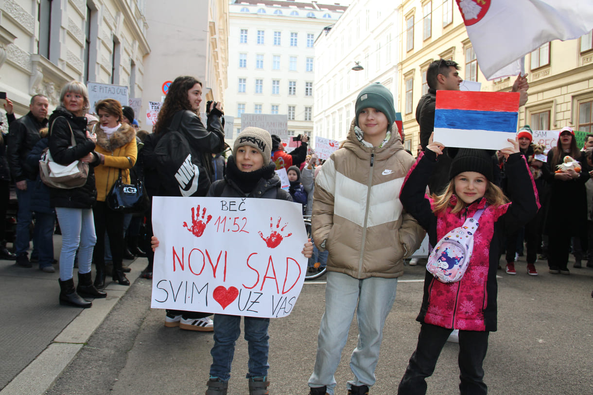 Kinder trauern um Alterskollegin und protestieren