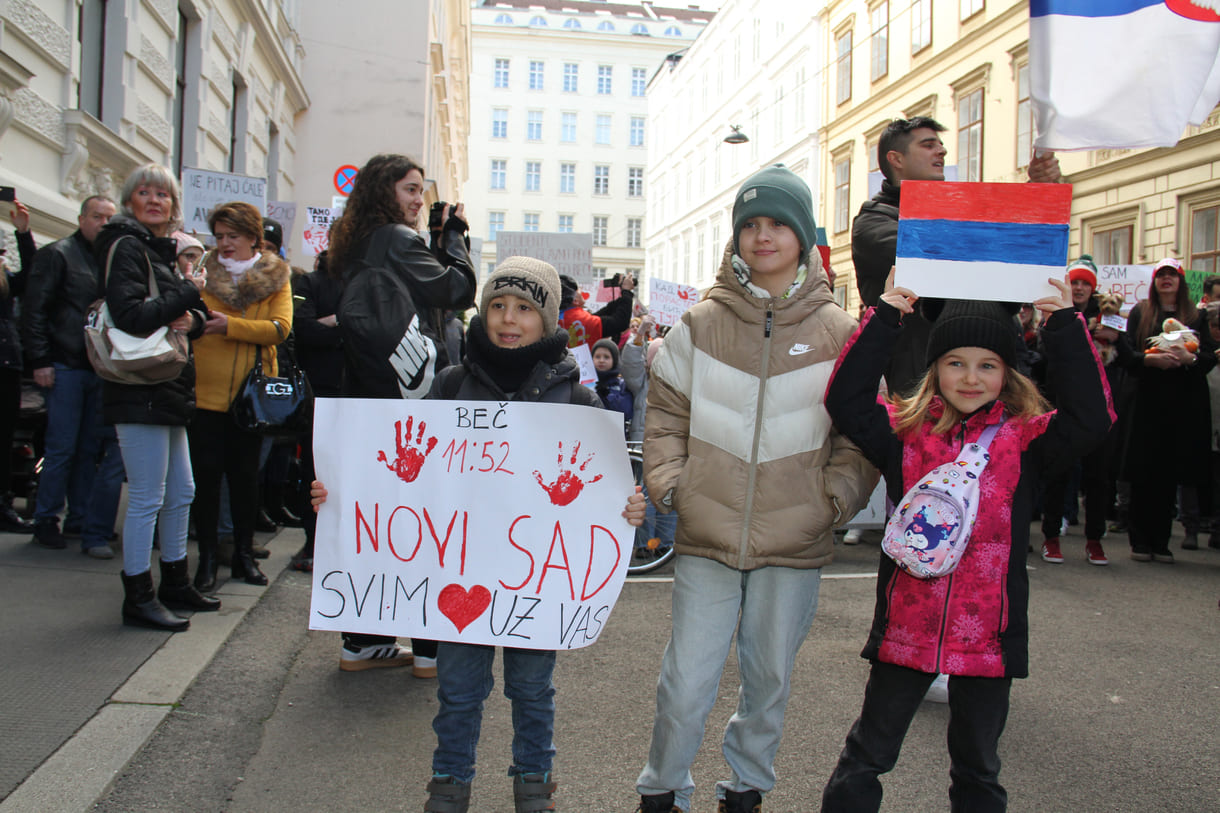 Kinder trauern um Alterskollegin und protestieren