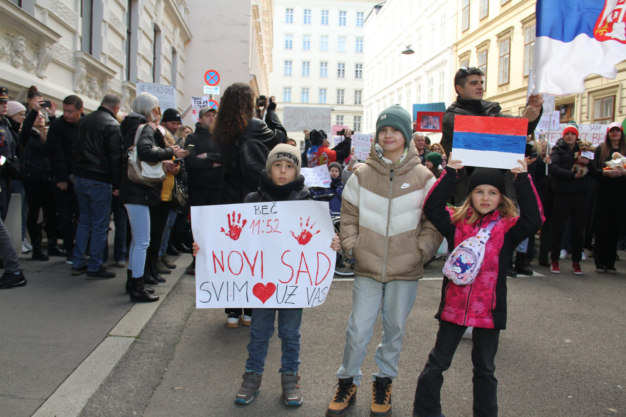 Kinder trauern um Alterskollegin und protestieren