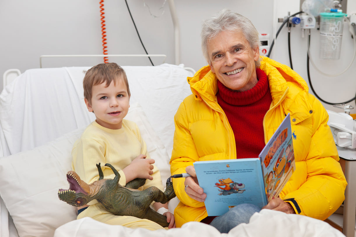 Thomas Brezina beim Besuch in der Kinderabteilung der Klinik Ottakring im Rahmen der Kinderfreunde-Weihnachtsbuchaktion