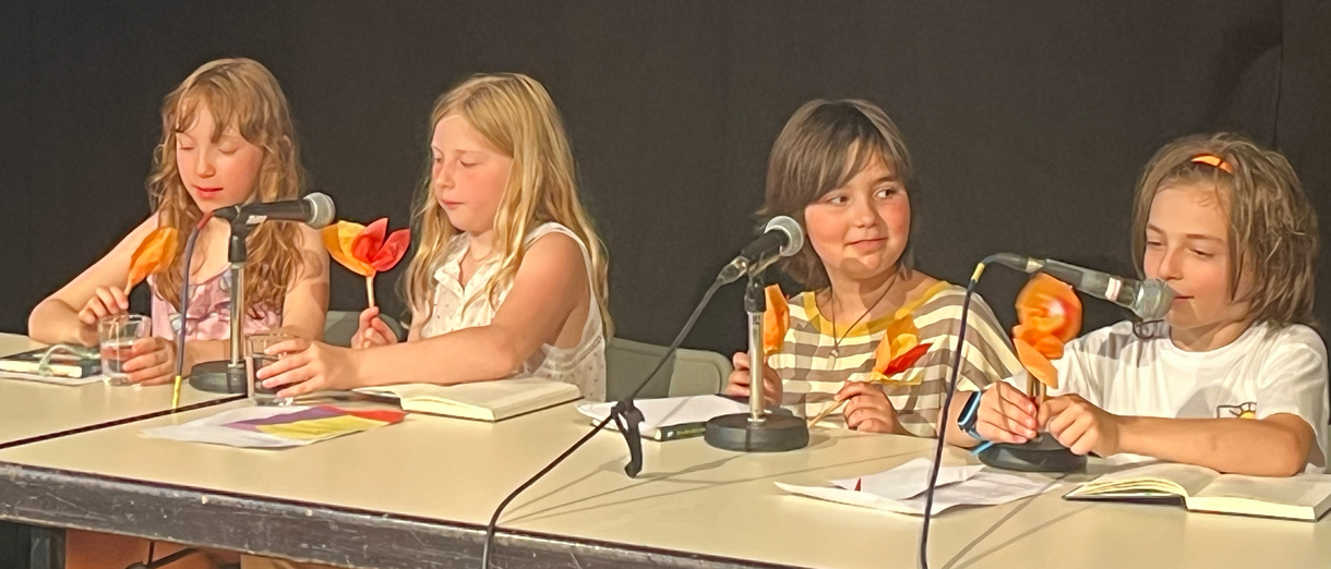 Die Kinderjury bei ihrer Präsentation
