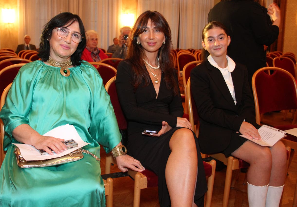 Oma Nino, Mutter Marika und (Enkel-)Tochter Sesilia, die Gewinnerin des Children's Awards
