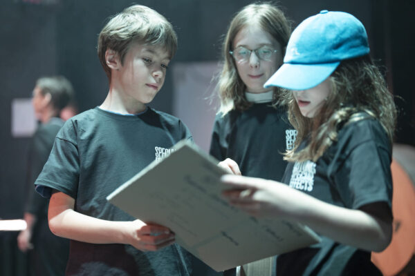 Foto aus der Theaterwerkstatt-Präsentation "Kinder machen Theater – Theaterübernahme“