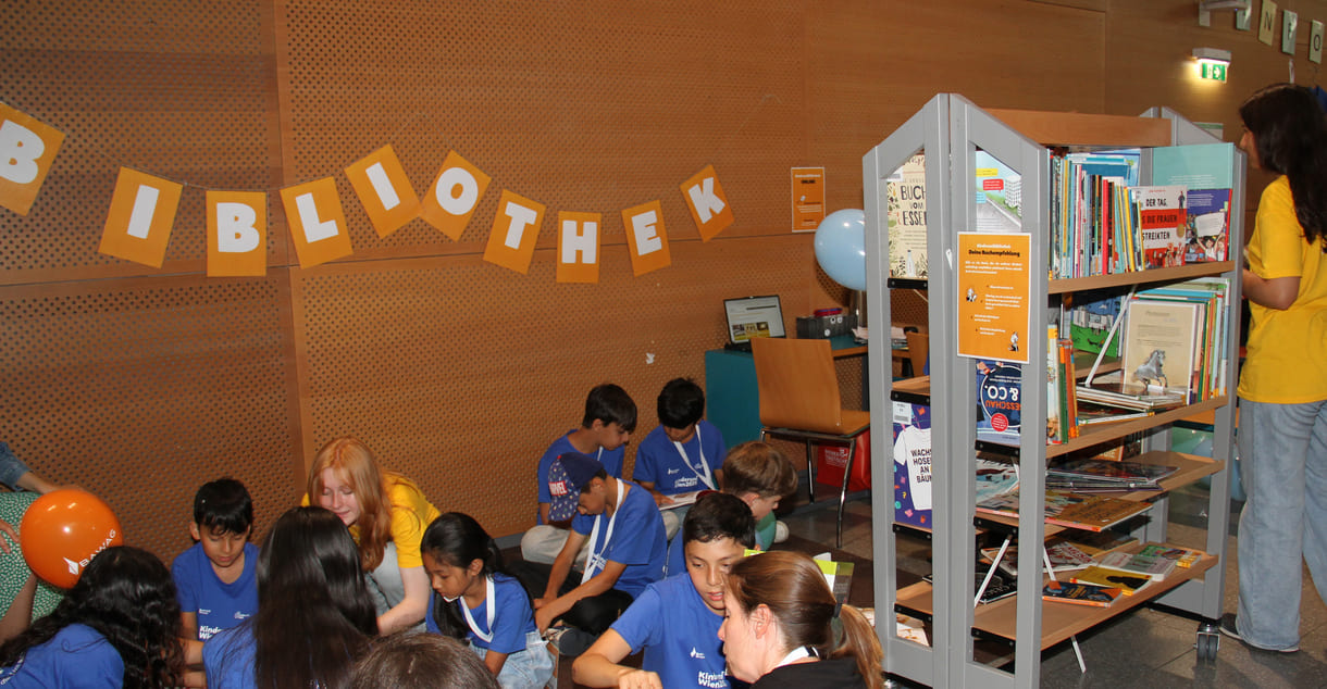 Neue Errungsenschaft bei der Kinderuni Wien: Eine Bibliothek - als Verwirklichung einer Forderung der Beiratskinder