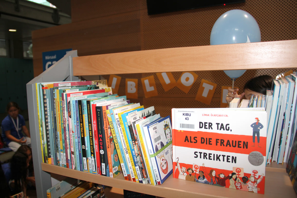 Neue Errungsenschaft bei der Kinderuni Wien: Eine Bibliothek - als Verwirklichung einer Forderung der Beiratskinder