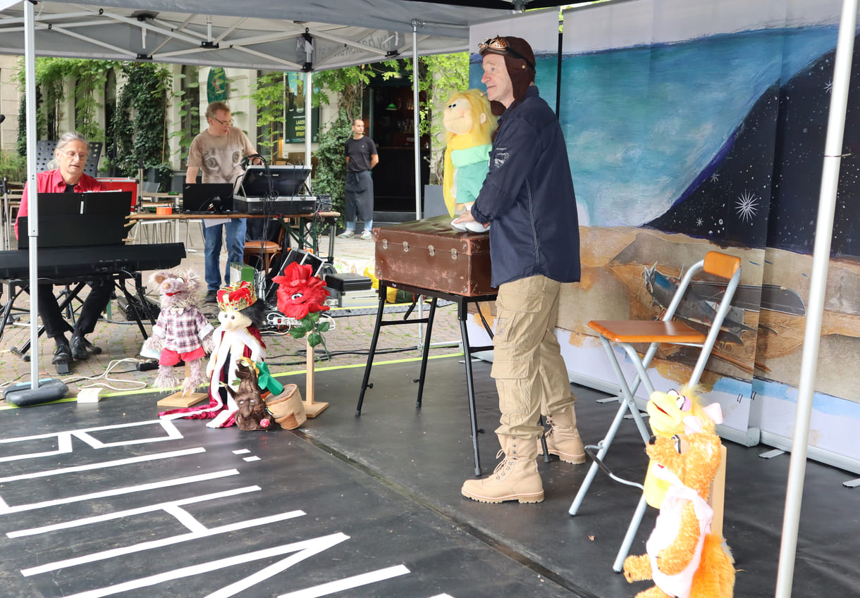 Gernot Kranner spielte mit Puppen und sang die weltberühmte Geschichte 