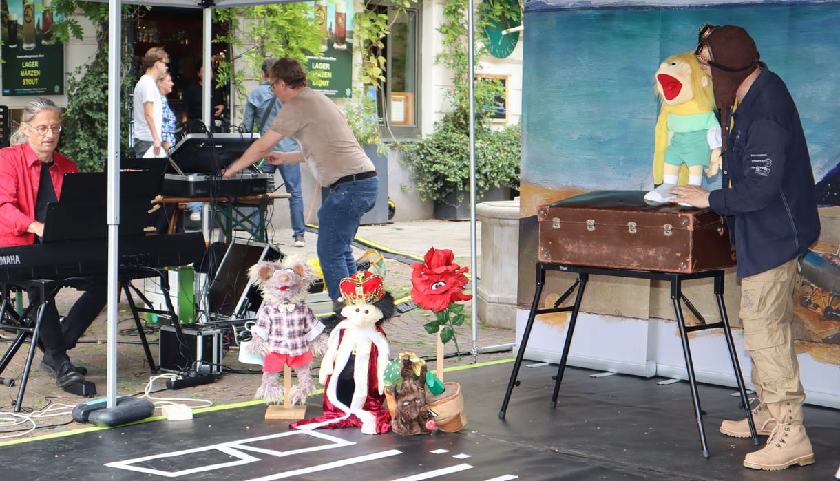Gernot Kranner spielte mit Puppen und sang die weltberühmte Geschichte 