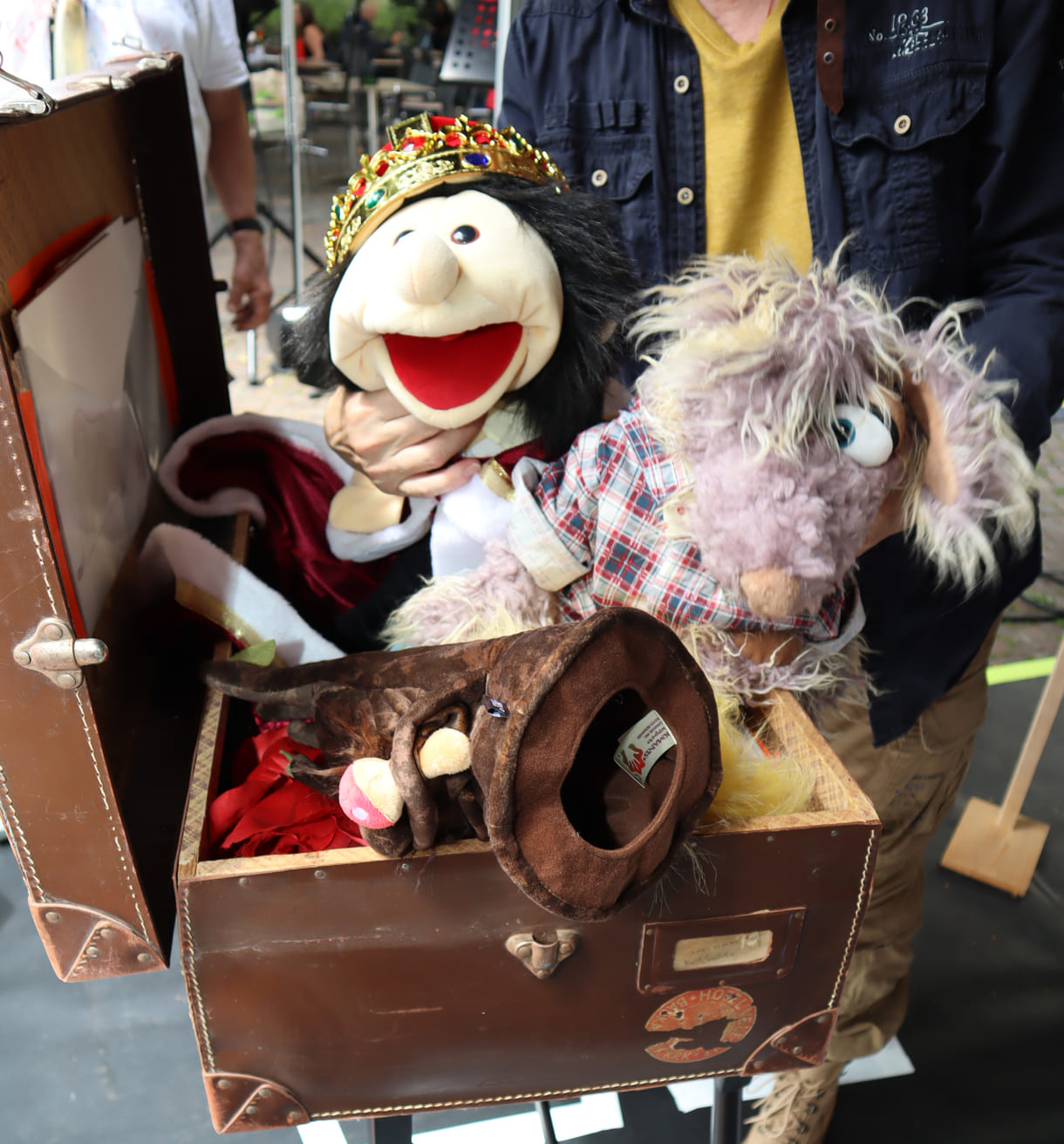 Nach dem Stück interessierten sich vor allem sehr junge Kinder für die Figuren, die der Schauspieler verwendet hatte