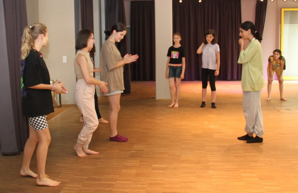 Choreographie-Übungen in Kleingruppen