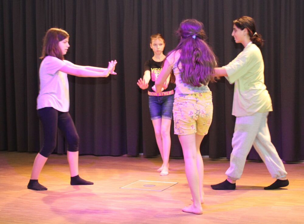 Kleingruppen präsentieren ihre Choreographie