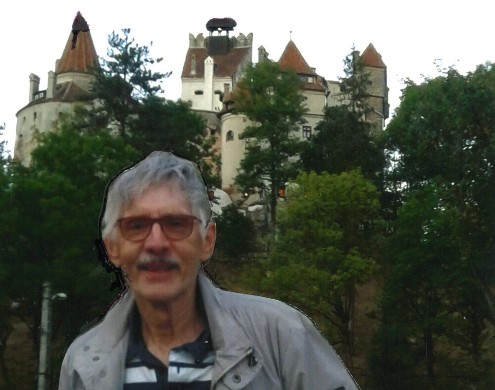 Der Autor, im Hintergrund Schloss Bran