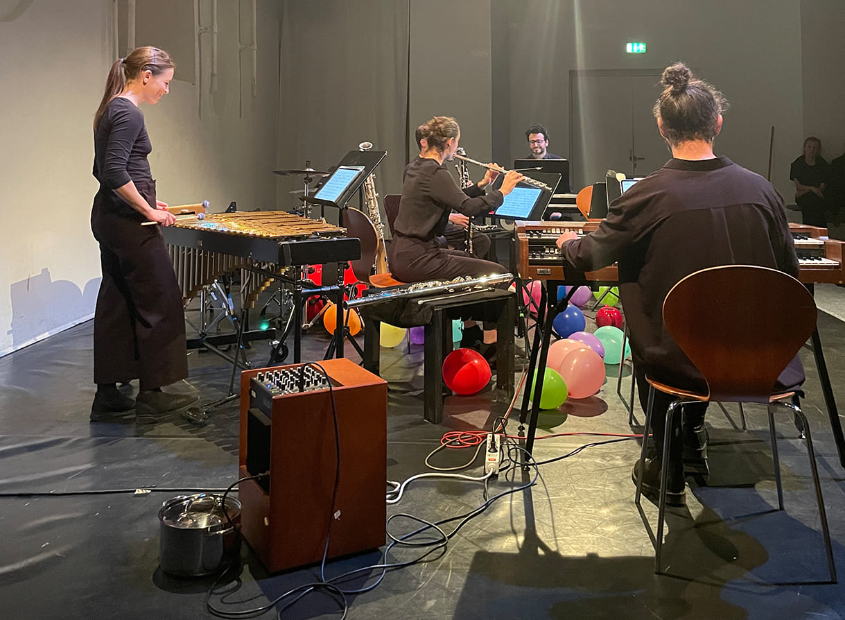 NAMES-Ensemble in Aktion im Dschungel Wien