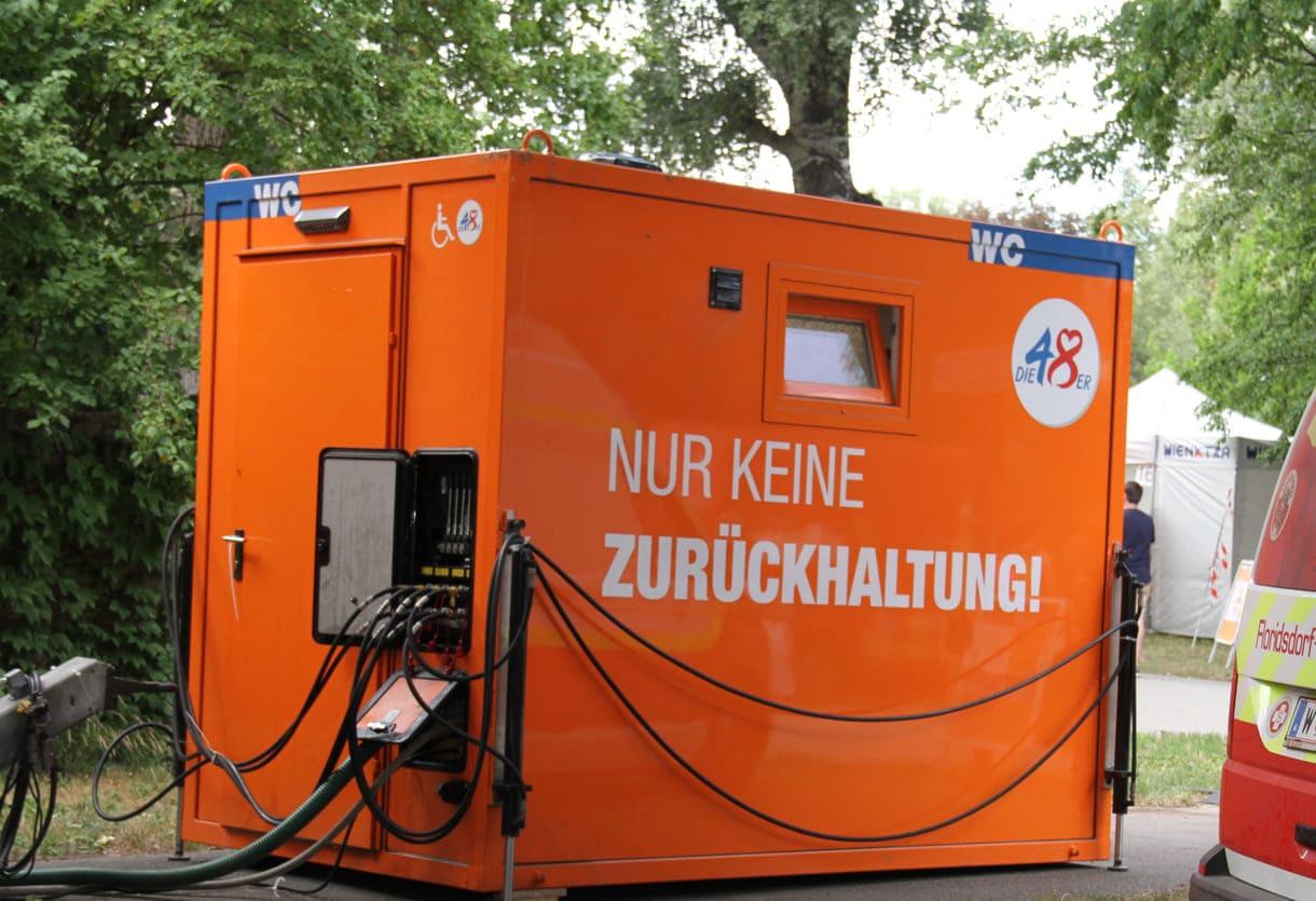 Klowagen der MA 48 mit witzigen Sprüchen