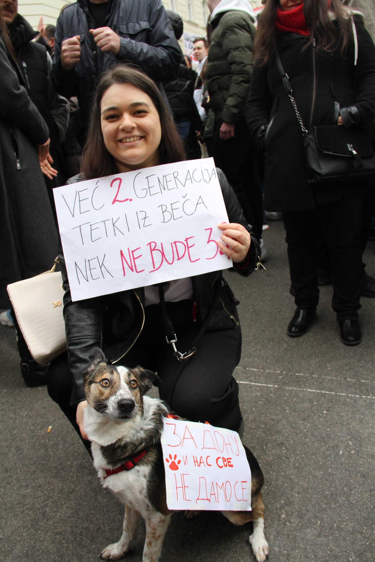 Protest mit Hund - für die getöete Hündin