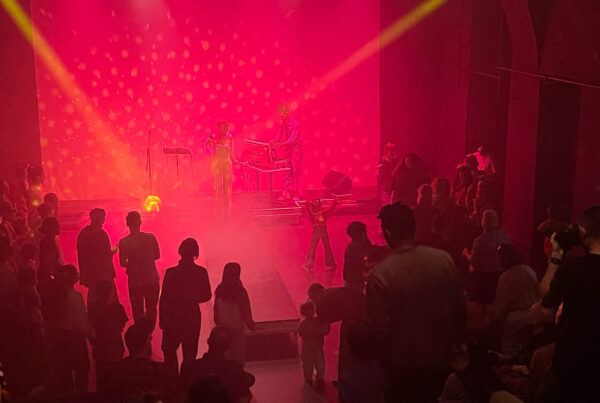 Konzert von "Cura & Dečko" im Dschungel Wien im Rahmen von Vrumstival, dem 10-Jahr-Jubiläum von VRUM Performing Arts Collective