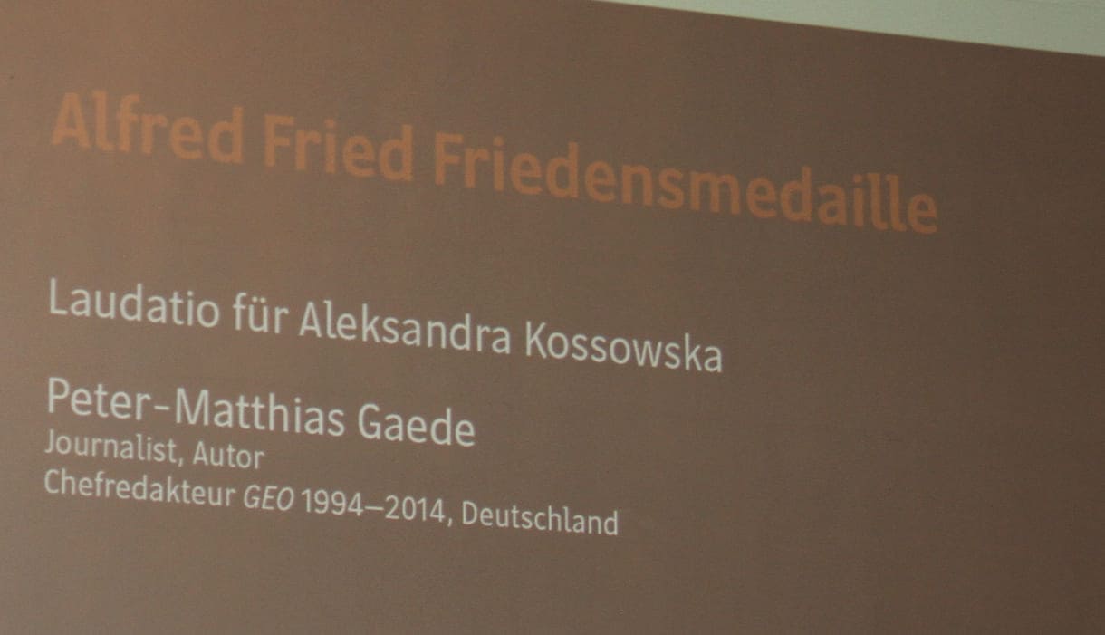 Blitzlichter ins Dunkel gebracht hat die Fotografin Aleksandra Kossowska
