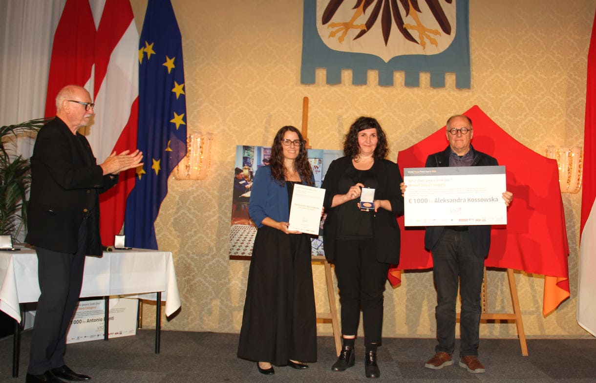 Blitzlichter ins Dunkel gebracht hat die Fotografin Aleksandra Kossowska