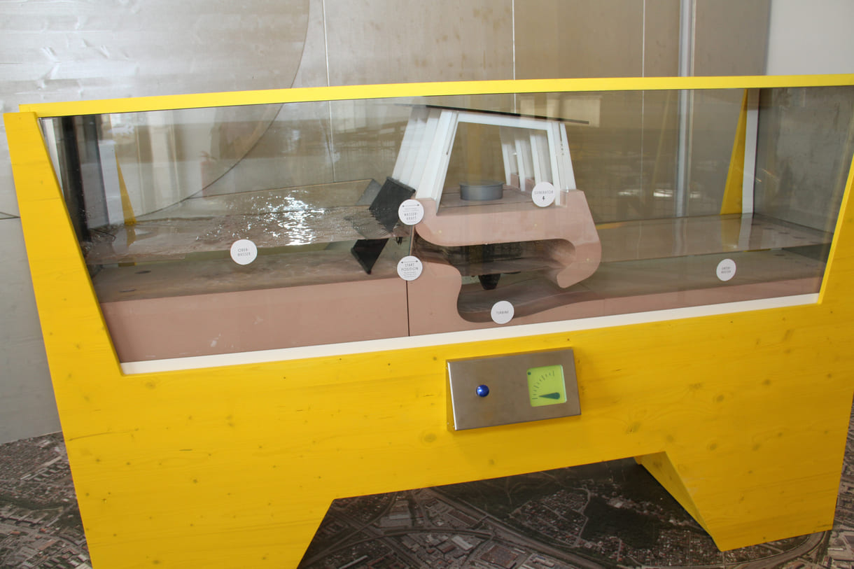 Modell eines Wasserkraftwerks