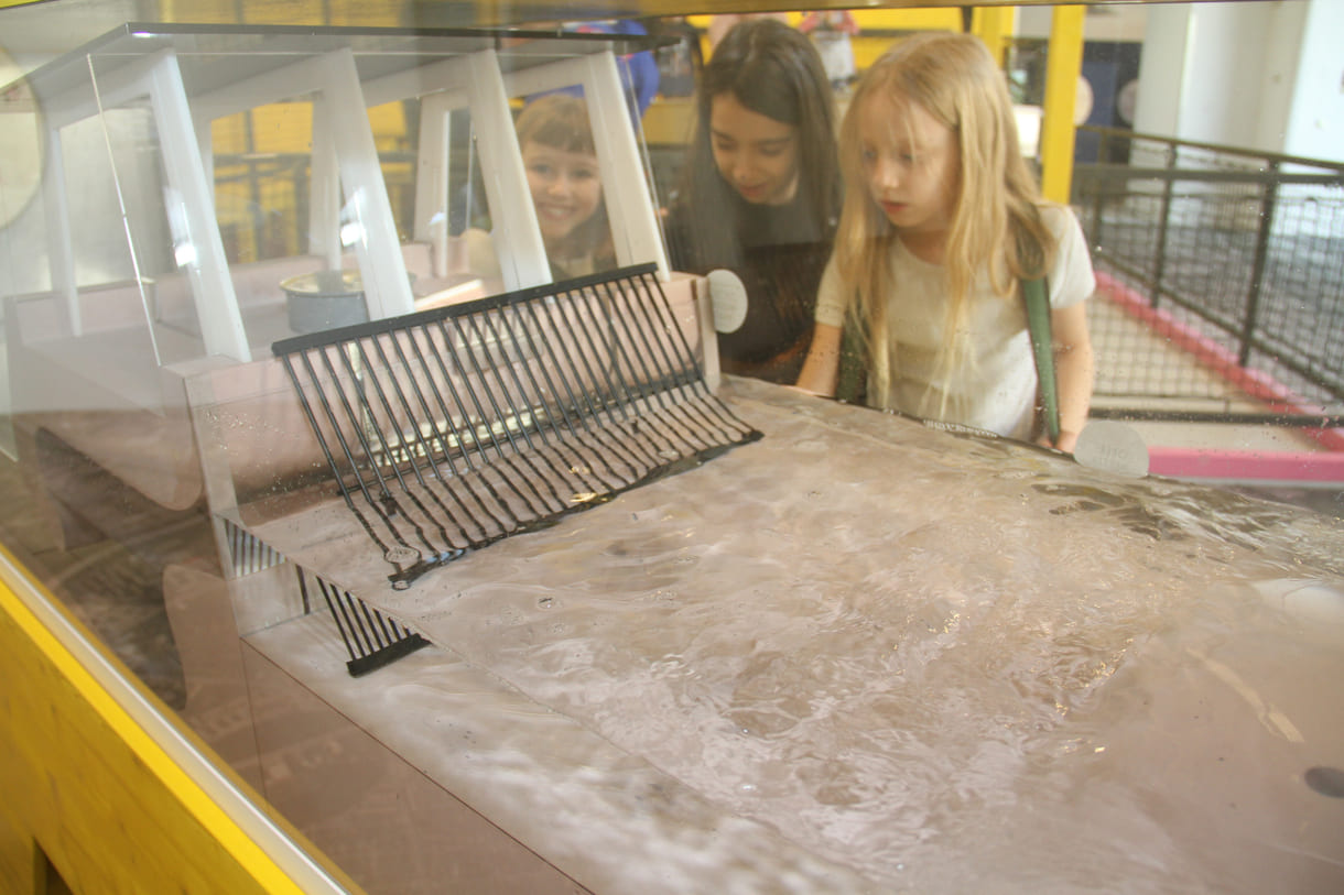 Modell eines Wasserkraftwerks