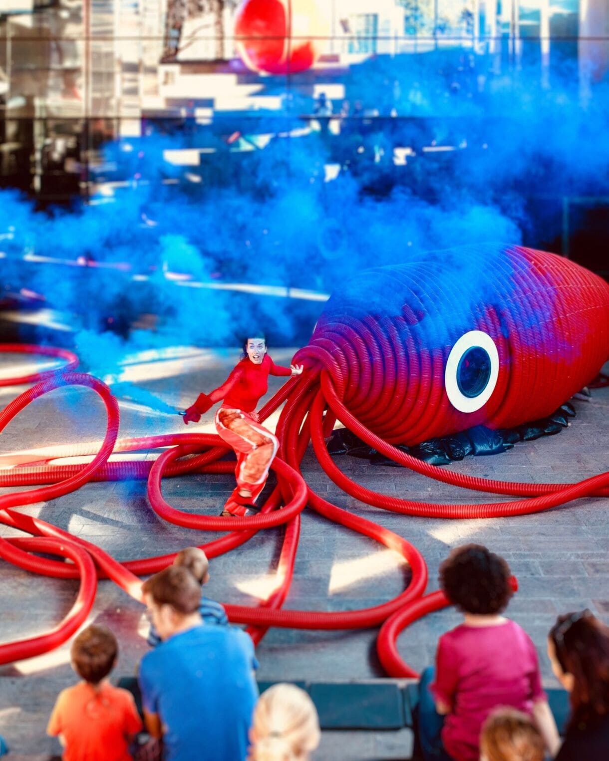 Krakenperformance - aber bei einer der Aufführungen in Bozen (Südtirol, Italien)