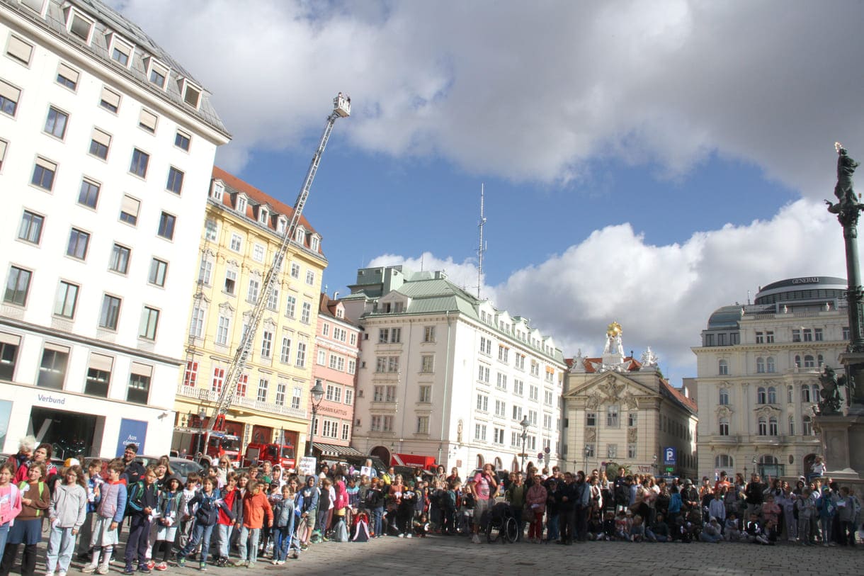Friedensbewegte Kinder und Jugendliche in der Wiener Innenstadt