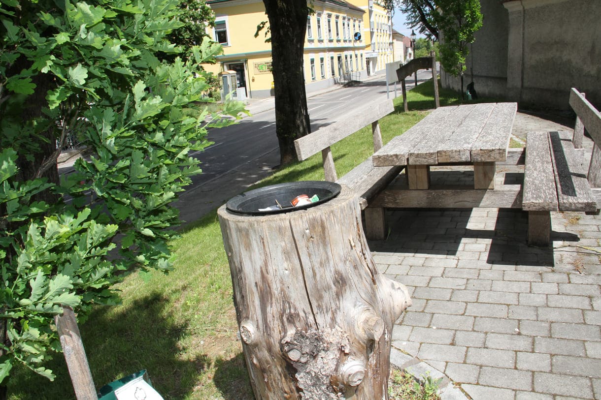 Von der Landjugend gebauter Verweilplatz