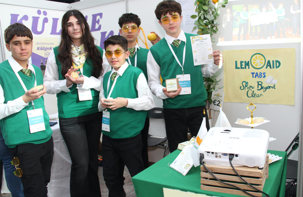 Zitronen-Verwerter:innen aus Nikosia (Zypern) mit ihrer Firma Lemonaid