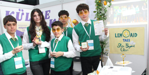 Zitronen-Verwerter:innen aus Nikosia (Zypern) mit ihrer Firma Lemonaid