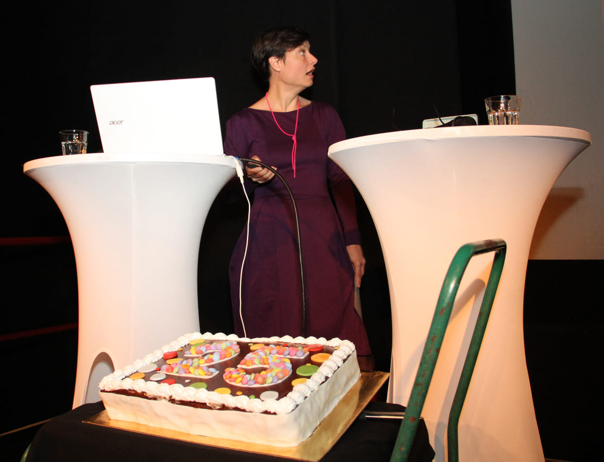 Preisträgerin 2016 und Vielfach-Buchveröffentlicherin Lena Raubaum bei ihrer Revue von damals bis heute