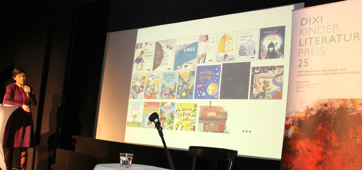 Preisträgerin 2016 und Vielfach-Buchveröffentlicherin Lena Raubaum bei ihrer Revue von damals bis heute