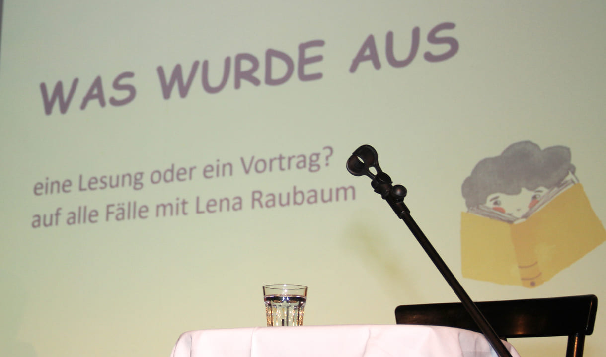 Preisträgerin 2016 und Vielfach-Buchveröffentlicherin Lena Raubaum bei ihrer Revue von damals bis heute