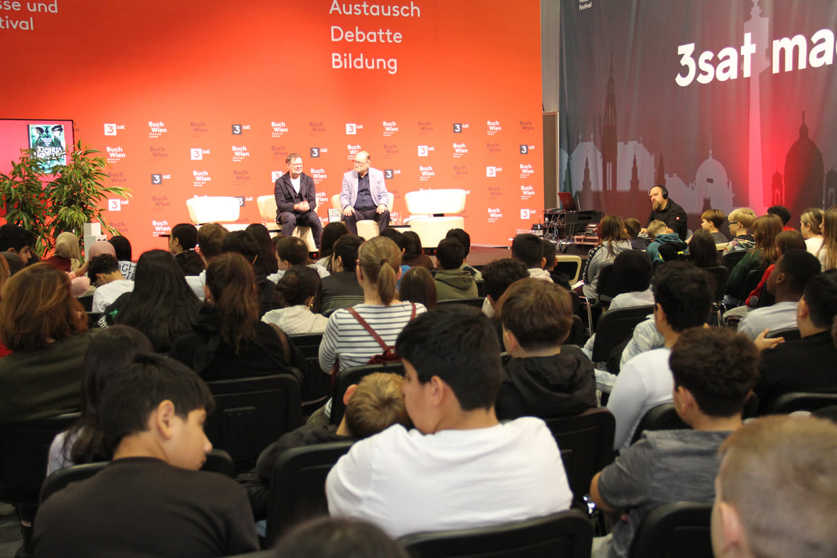 Benedict Mirow las aus seinem neuen Jugendroman 