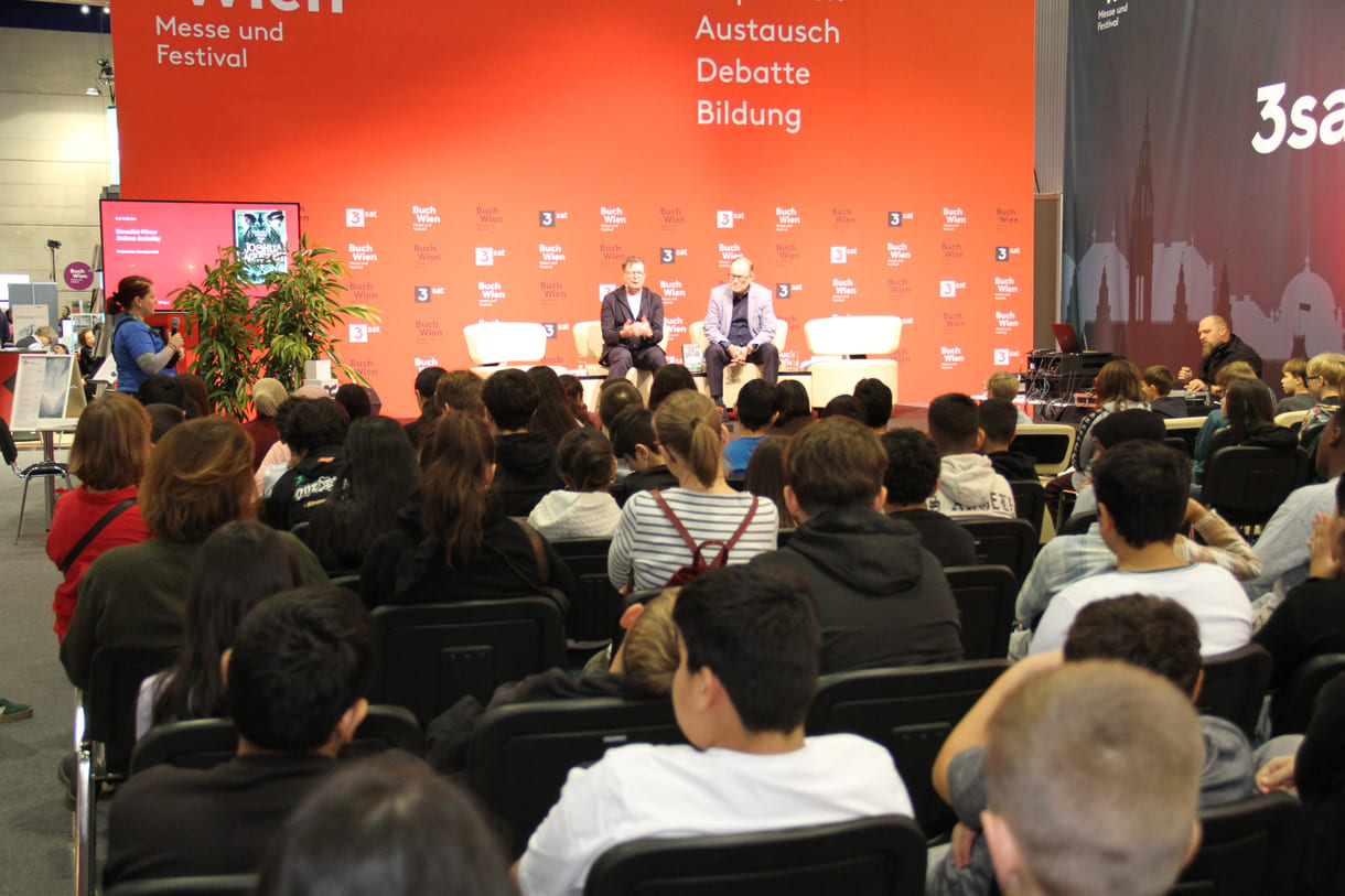 Benedict Mirow las aus seinem neuen Jugendroman 