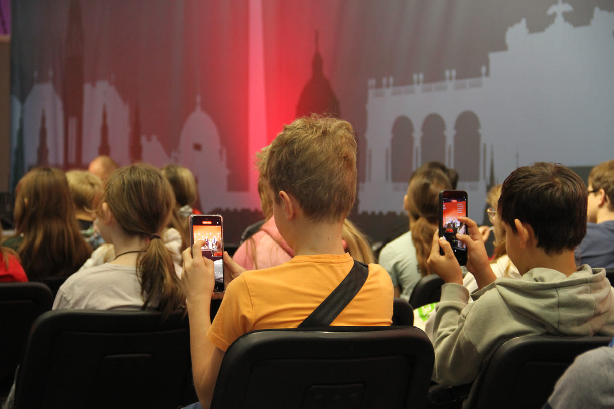 Benedict Mirow las aus seinem neuen Jugendroman 