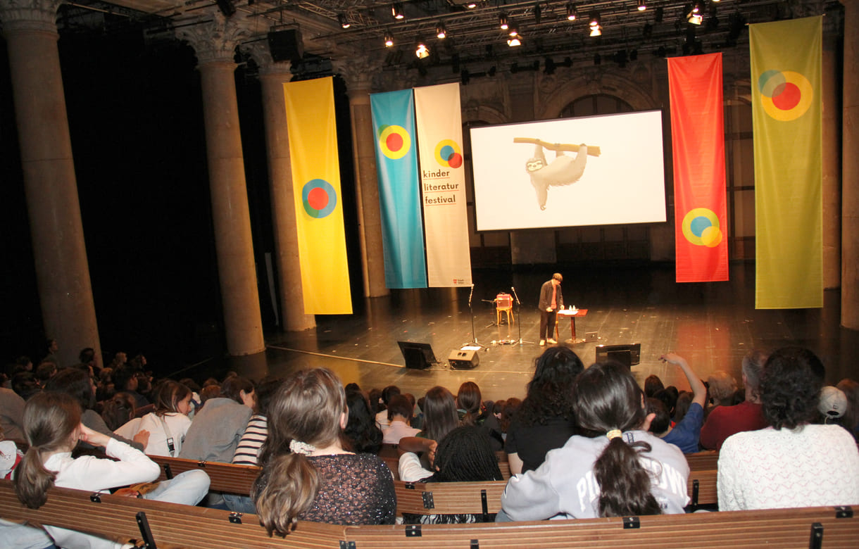 Auftaktlesung des Festivals: Mattäus Bär aus Band 3 der Wasserschwein-Abenteuer