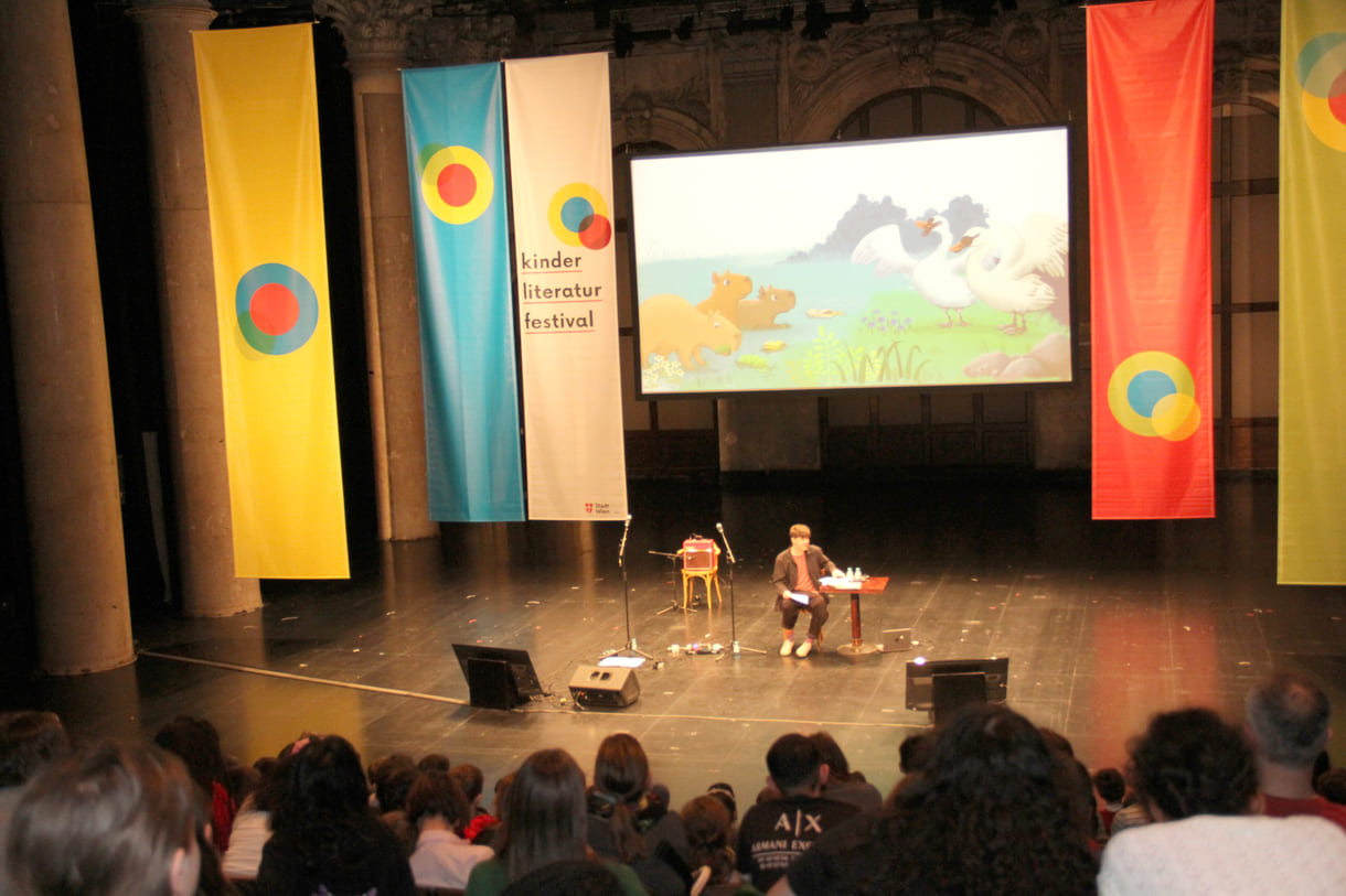 Auftaktlesung des Festivals: Mattäus Bär aus Band 3 der Wasserschwein-Abenteuer