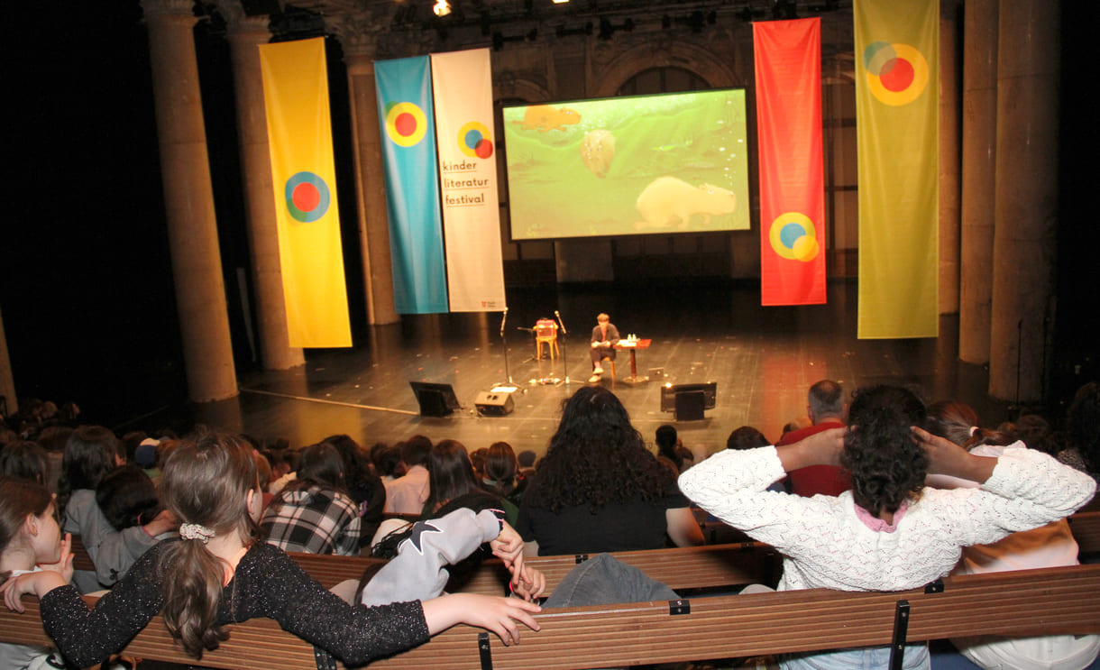 Auftaktlesung des Festivals: Mattäus Bär aus Band 3 der Wasserschwein-Abenteuer