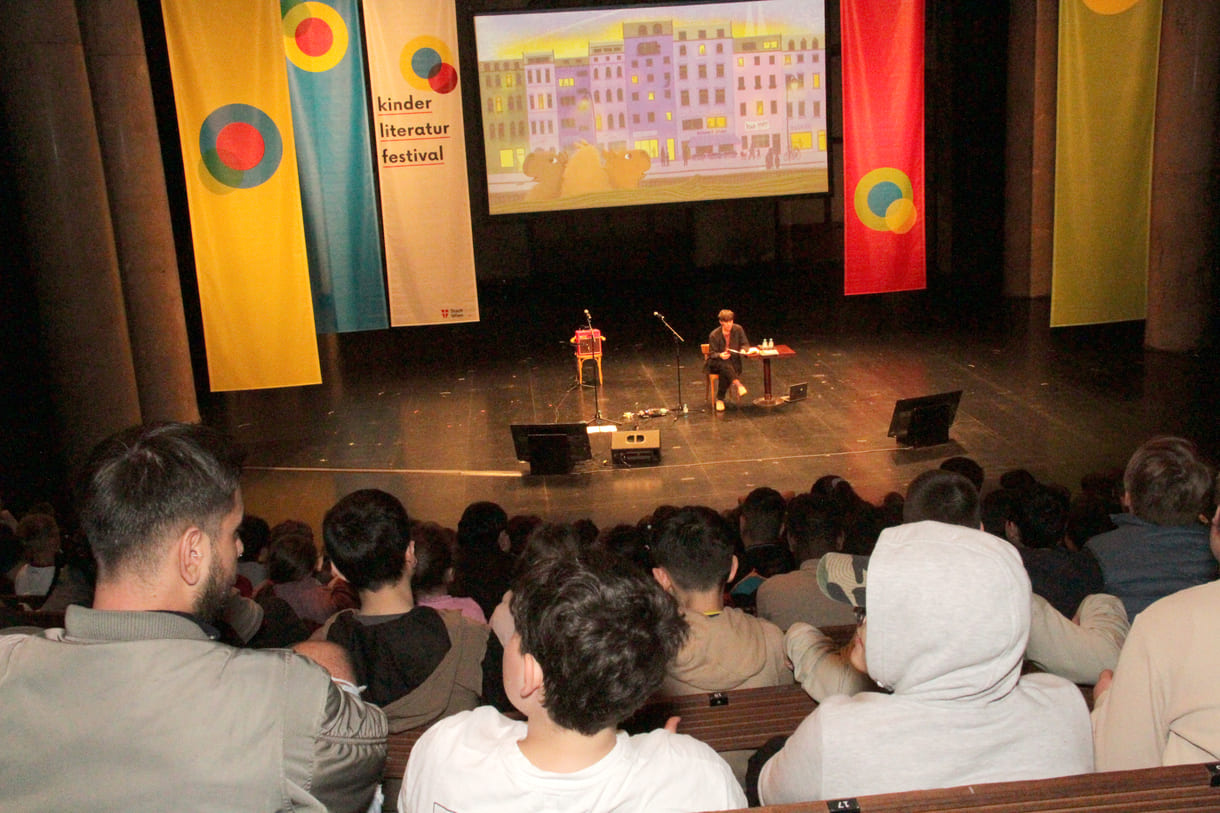 Auftaktlesung des Festivals: Mattäus Bär aus Band 3 der Wasserschwein-Abenteuer