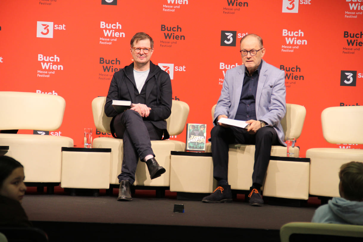 Benedict Mirow las aus seinem neuen Jugendroman 