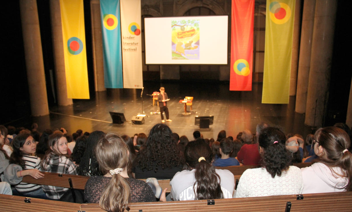 Auftaktlesung des Festivals: Mattäus Bär aus Band 3 der Wasserschwein-Abenteuer