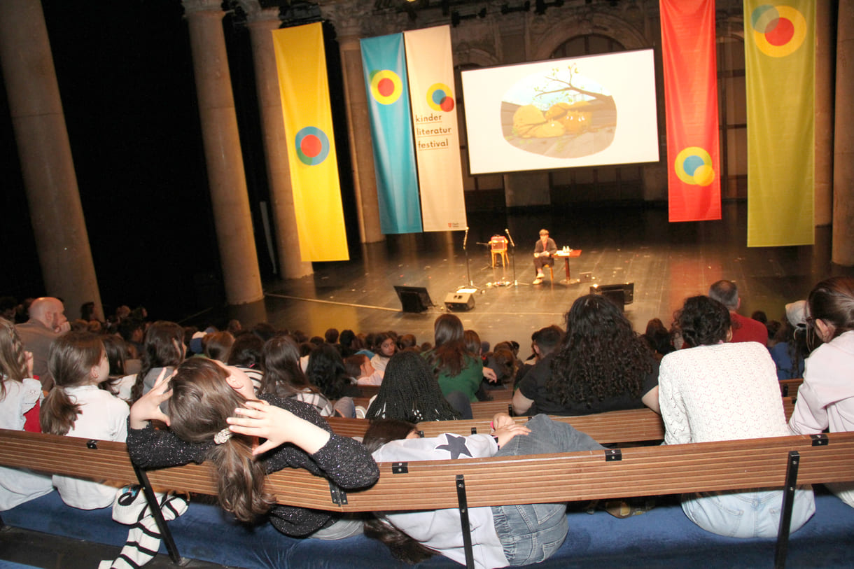 Auftaktlesung des Festivals: Mattäus Bär aus Band 3 der Wasserschwein-Abenteuer