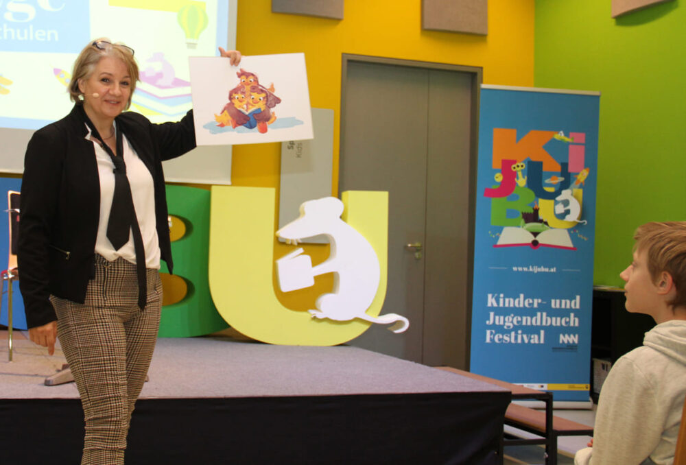 Beim KiJuBu, dem Kinder- und Jugendbuch-Festival erzählt und las auch Gabriele Rittig - mit Bildern von Lisa Forsch - aus 