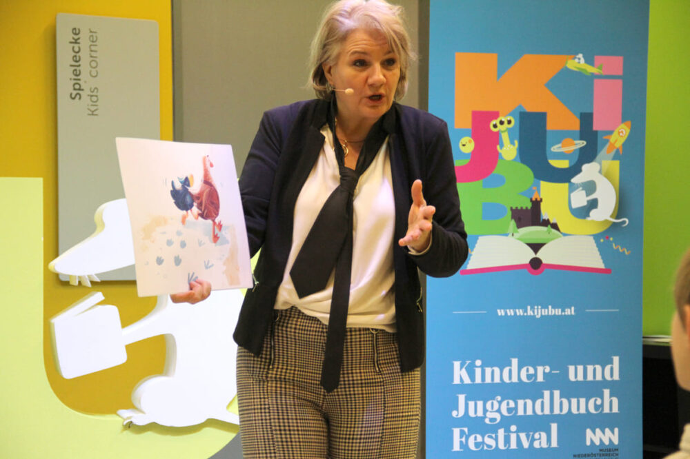 Beim KiJuBu, dem Kinder- und Jugendbuch-Festival erzählt und las auch Gabriele Rittig - mit Bildern von Lisa Forsch - aus 