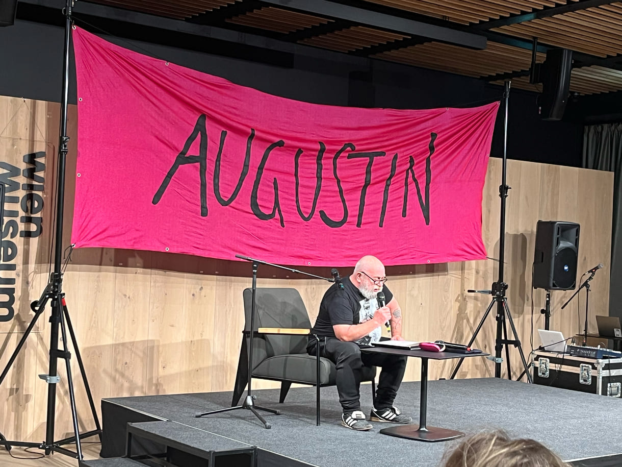 Ein Autor liest aus seinen Mundart-Alltagsbeobachtungen