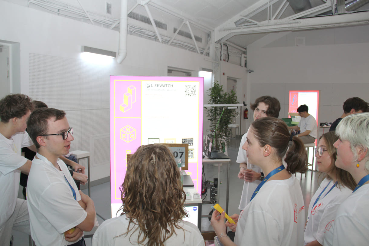 Viel Besuch beim Stand von 