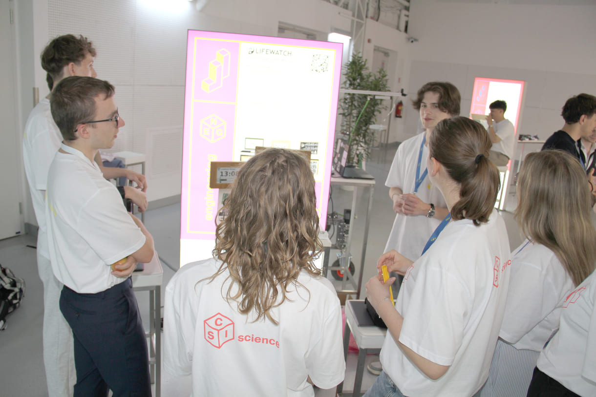 Viel Besuch beim Stand von 